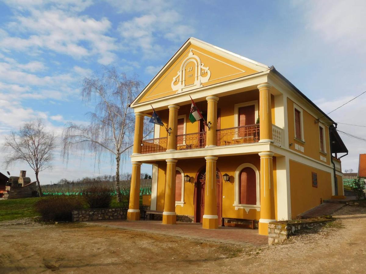 Joe Bacsi Rezidenciaja Apartmán Kisharsány